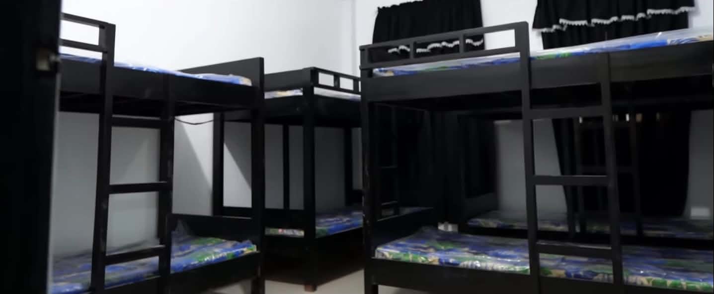 105 photo 3